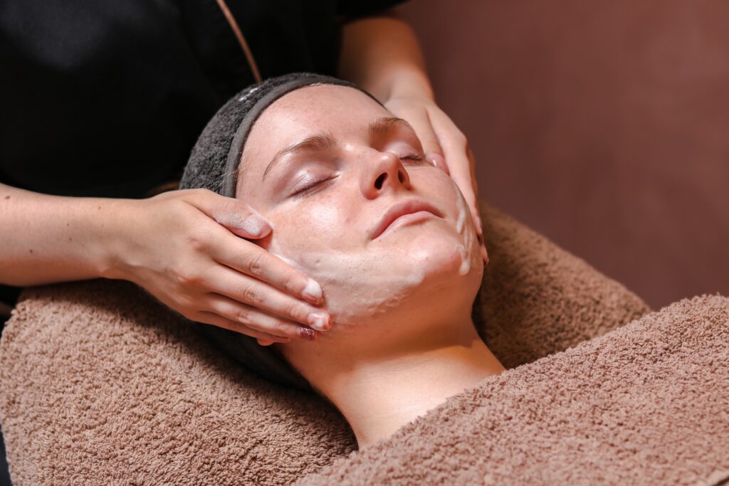 Michelle - Beautique Salon - Facials - Huidverbeterende behandelingen - acne - huidindicaties - 7881 RS Emmer-Compascuum - Medik 8