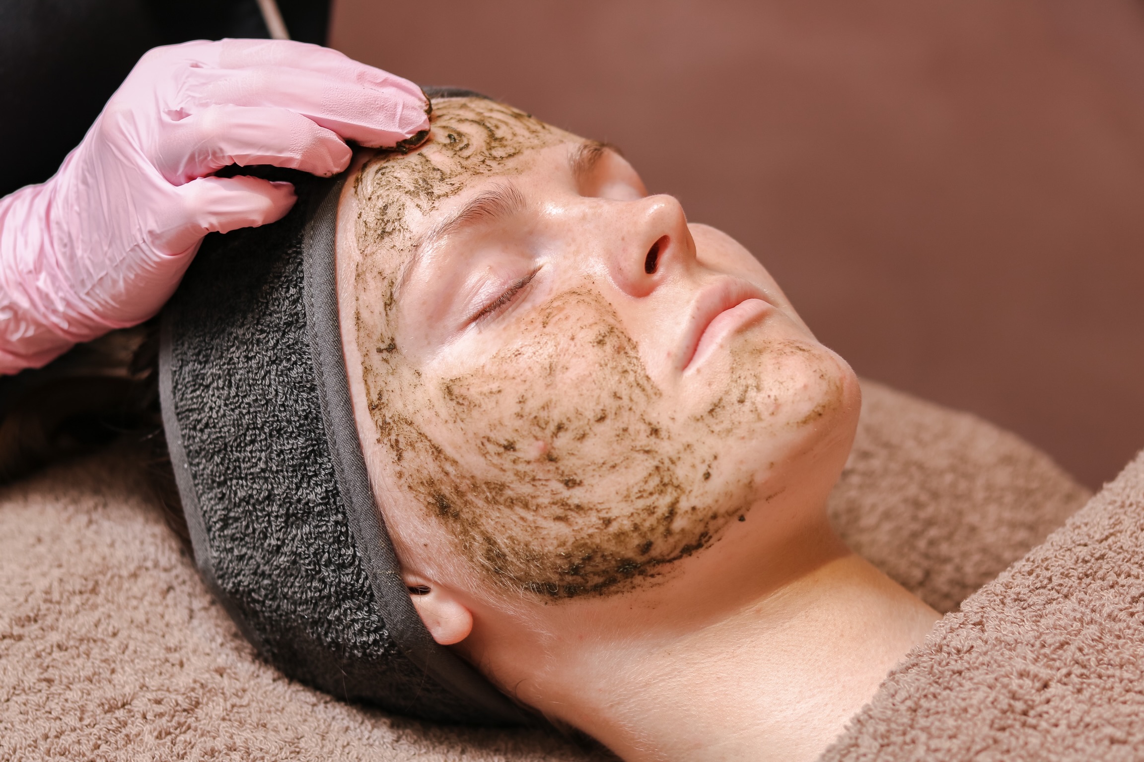 Michelle - Beautique Salon - Facials - Huidverbeterende behandelingen - acne - huidindicaties - 7881 RS Emmer-Compascuum - Medik 8