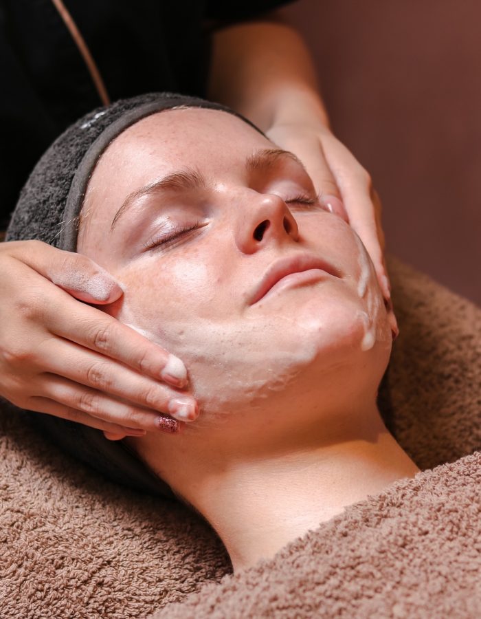 Michelle - Beautique Salon - Facials - Huidverbeterende behandelingen - acne - huidindicaties - 7881 RS Emmer-Compascuum - Medik 8